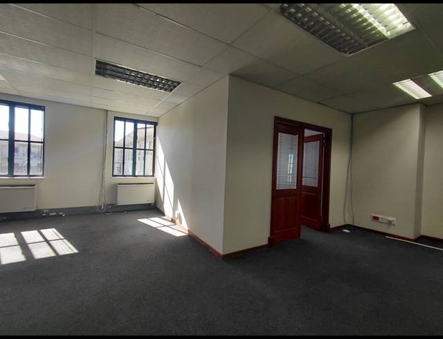 174M² OFFICE TO LET IN BRYANSTON